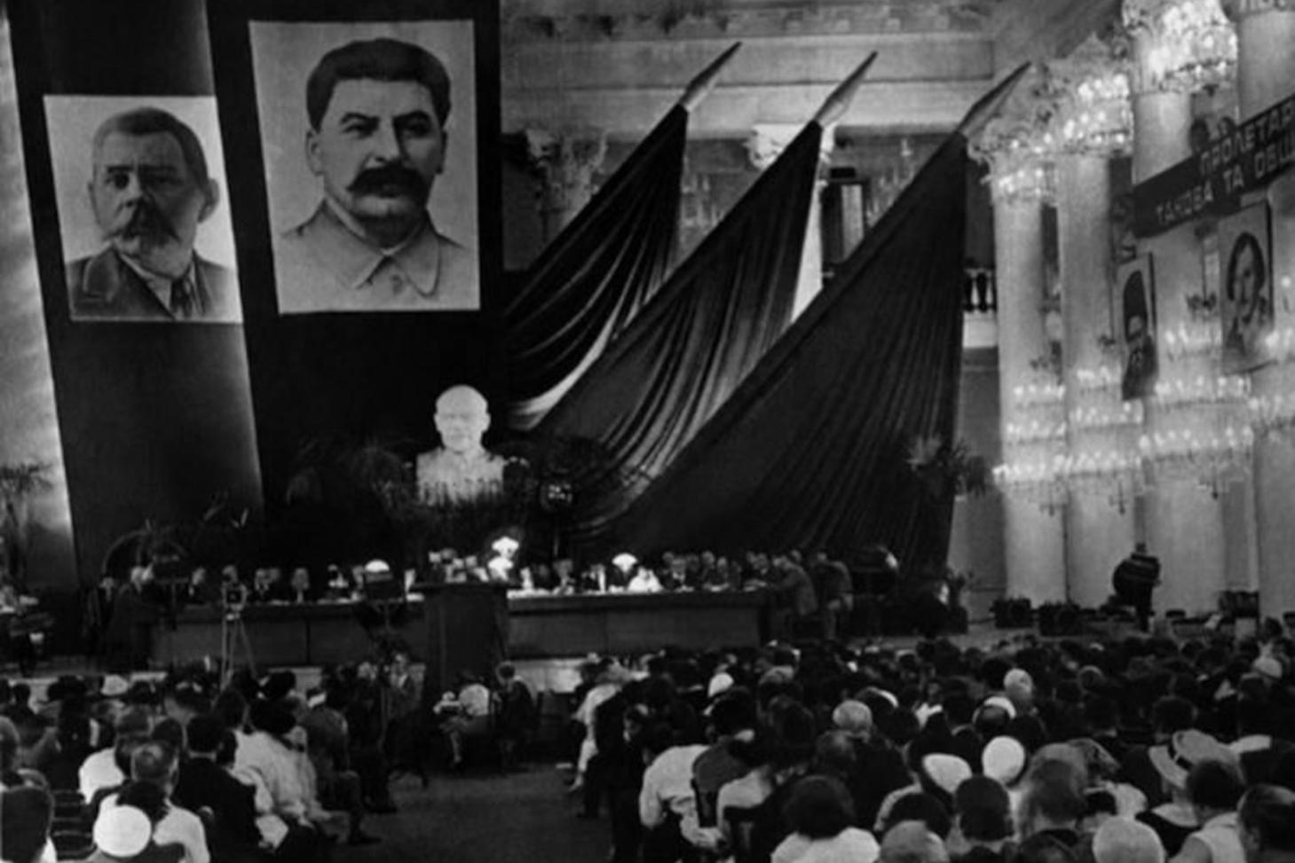 Ukrainian Formalism under Ideological Pressure: Practices of Self-Criticism in Soviet Academic Institutions of the Early 1930s